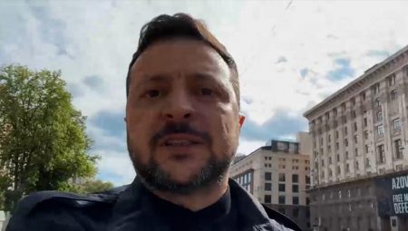 Zelenski’den gövde gösterisi: Sokağa indi… ‘Ya Rusya ya dünya değişecek’ dedi