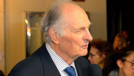 68 yıllık evli emektar oyuncu memnunluk sırrını verdi… Her şey yere düşen bir dilim pastayla başladı!
