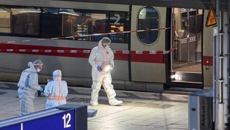 Almanya dehşeti yaşadı: Tren istasyonunda bıçaklı taarruz
