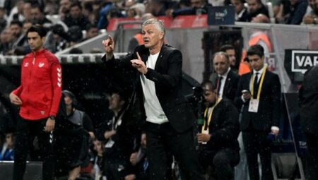 Beşiktaş tribünlerinden Solskjaer’e büyük tepki!
