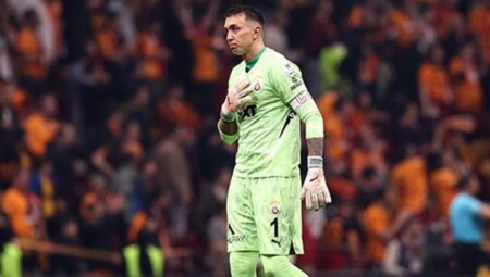 Galatasaray’da duygusal anlar! Icardi’den Muslera’ya davet: ‘1 yıl daha!’