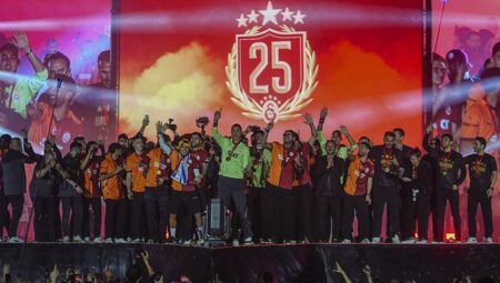 Galatasaray’ın kutlamalarında teknik aksaklıklar ve yanılgılar can sıktı!