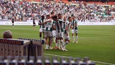 Konyaspor, konutundaki seri galibiyet rekorunu kırmak istiyor