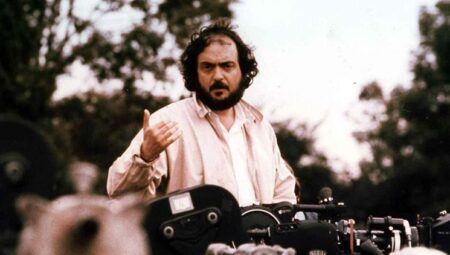 Kubrick’in kimi kült sinemalarını çektiği konutu satışa çıkarıldı