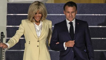 Macron çifti bu sefer de el ele pozlarıyla gündeme oturdu: ‘Sorun olmadığını kanıtlamak için rol yapıyorlar iddiası! Vücut lisanı uzmanları hareketlerini tahlil etti