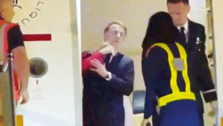 Macron çifti kameraya yakalandı… Tokat mı latife mı