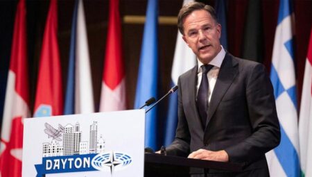 NATO Genel Sekreteri, üye ülkelerin savunma harcamalarını ‘daha da artırmasını’ istedi