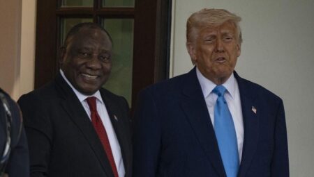 Trump ile Ramaphosa’nın Beyaz Saray’daki görüşmesine “beyaz çiftçilere soykırım” tezi damga vurdu