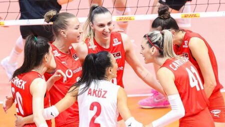 A Ulusal Bayan Voleybol Grubu, VNL’nin birinci etabı için Çin’e gitti