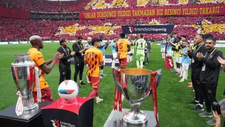 Canlı: Galatasaray 25. şampiyonluğunu meskeninde kutluyor!