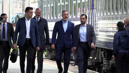 Dışişleri Bakanı Hakan Fidan Kiev seyahatine başladı: Zırhlı trenle Polonya’dan yola çıktı