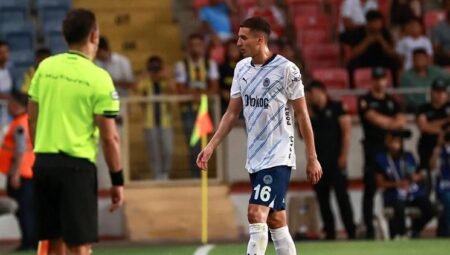 Fenerbahçe’de tek kızaran Mert Müldür!
