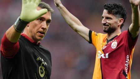 Galatasaray’da duygusal ayrılık: Muslera ve Mertens omuzlarda veda etti!