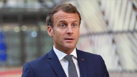 Macron’un balmumu heykeli çalındı