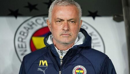 Mourinho kalacak, kulübe güçlenecek!